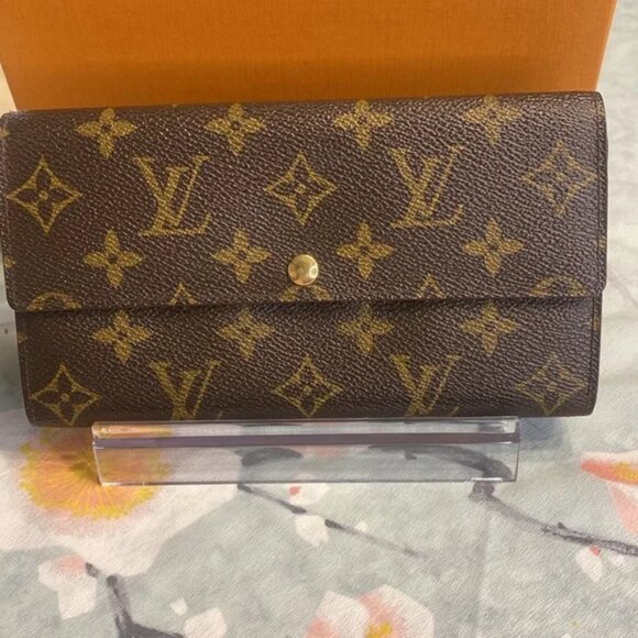 Authentic Louis Vuitton Monogram Sarah Long Wallet - Picture 3 of 12